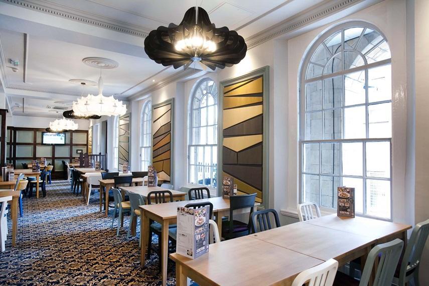 The Guildhall And Linen Exchange Wetherspoon Данфермлин Экстерьер фото